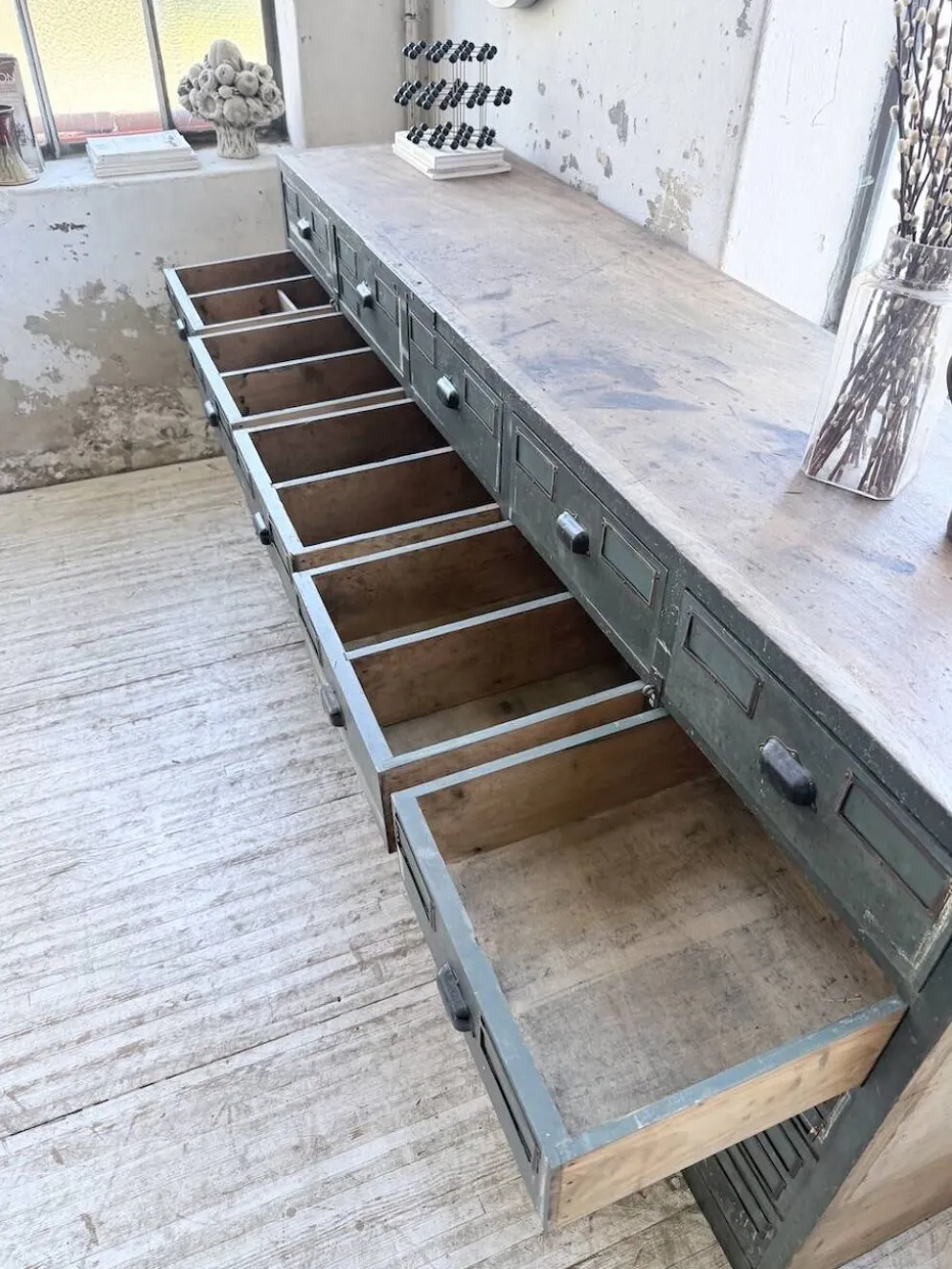 Meuble de métier patiné bleue à tiroirs XL chêne hêtre
