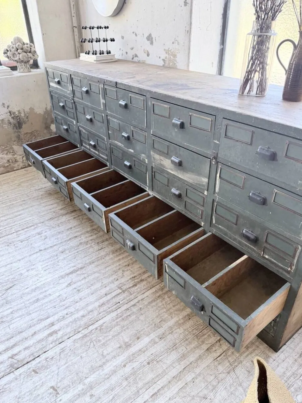 Meuble de métier patiné bleue à tiroirs XL chêne hêtre