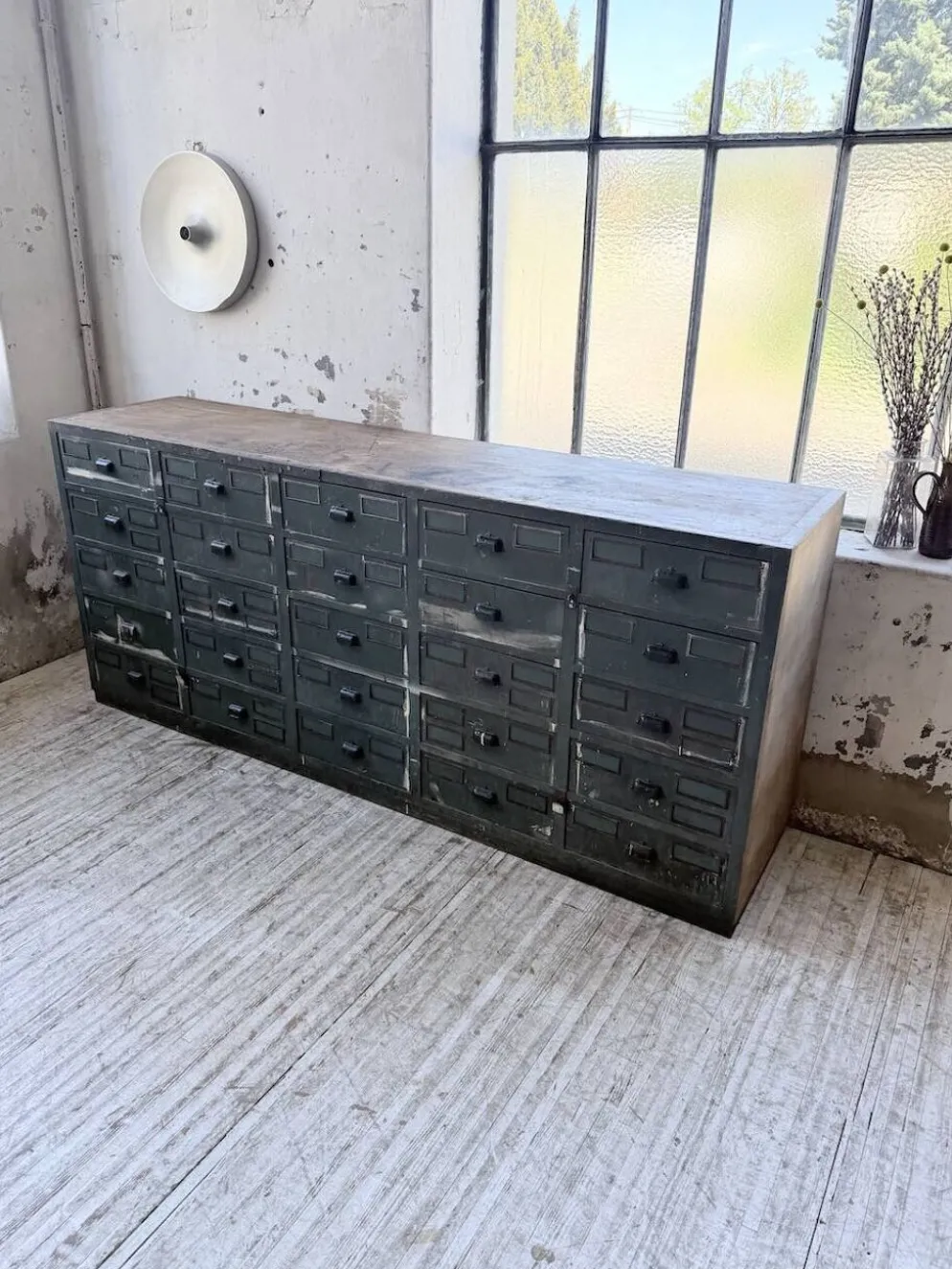 Meuble de métier patiné bleue à tiroirs XL chêne hêtre