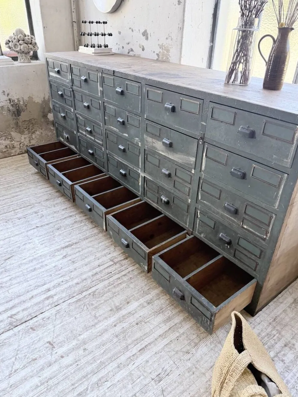 Meuble de métier patiné bleue à tiroirs XL chêne hêtre
