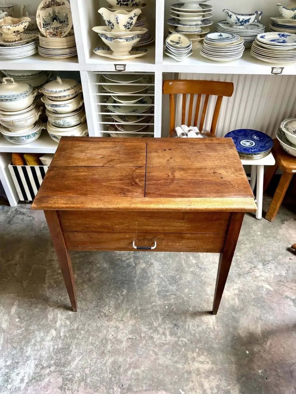 Meuble de métier, table en bois massif 2 tiroirs