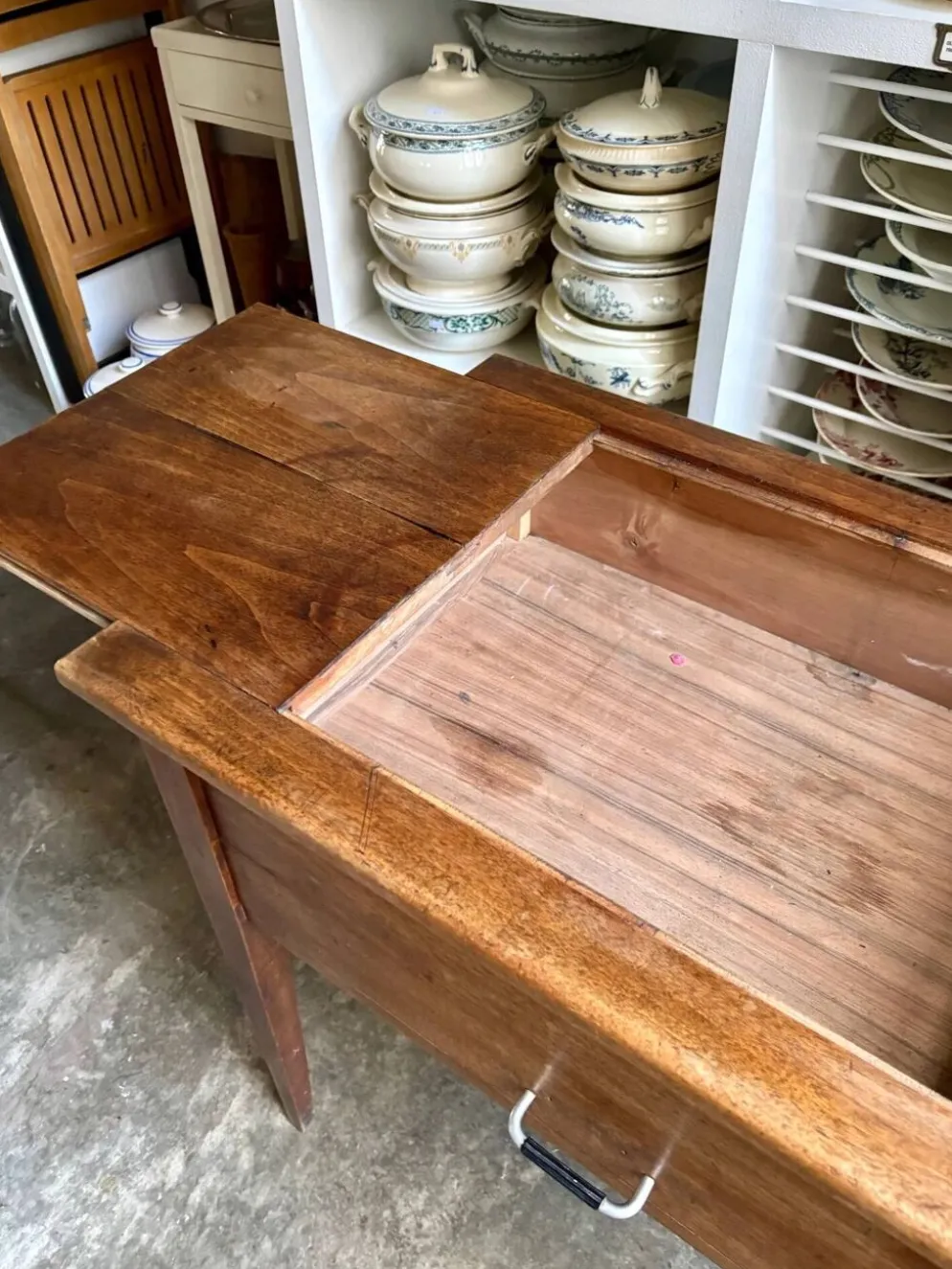 Meuble de métier, table en bois massif 2 tiroirs