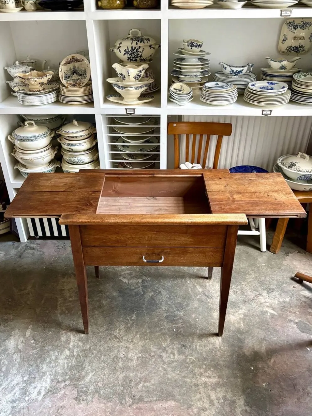 Meuble de métier, table en bois massif 2 tiroirs