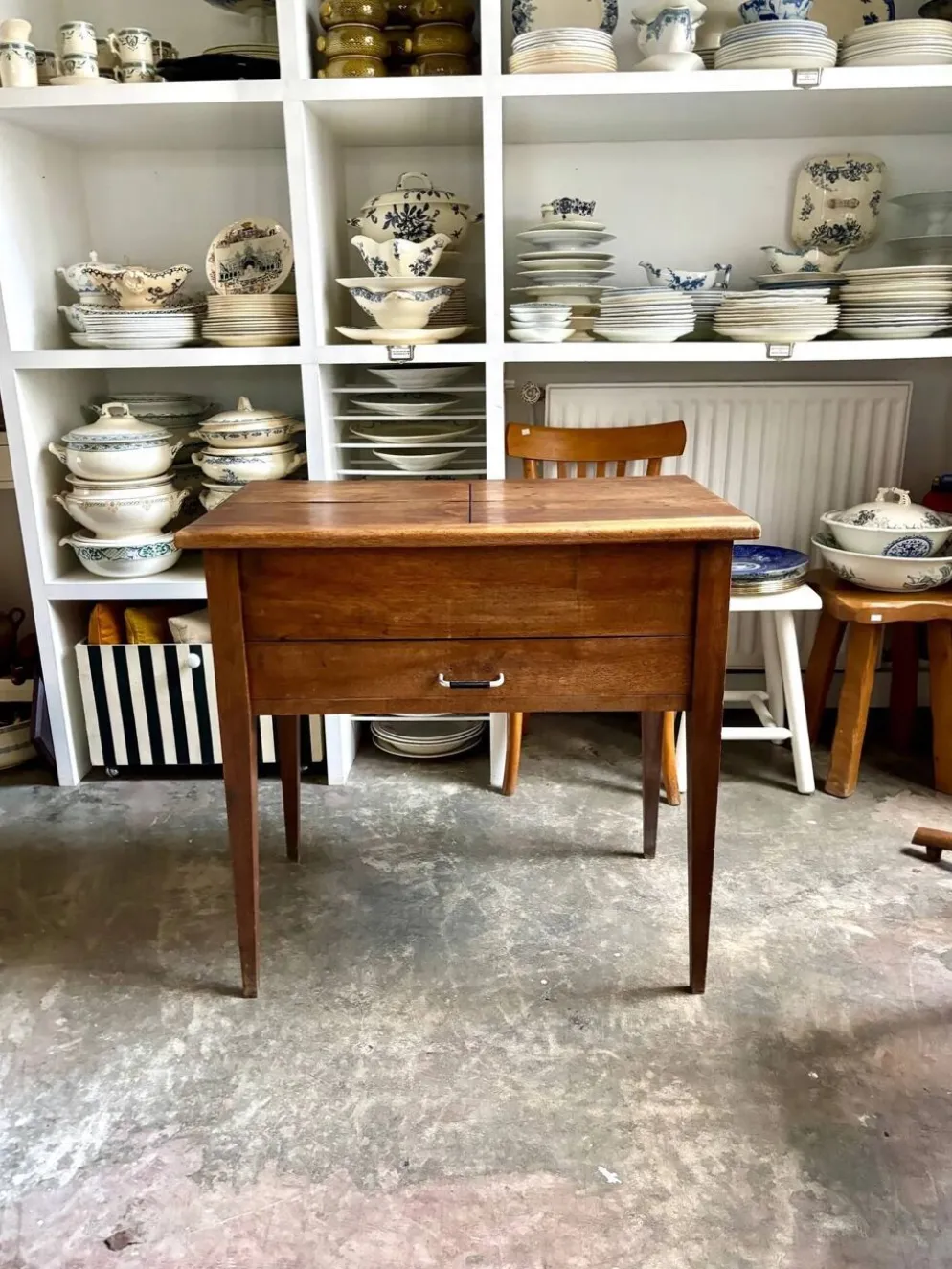 Meuble de métier, table en bois massif 2 tiroirs