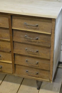 Meuble de métier à tiroirs
