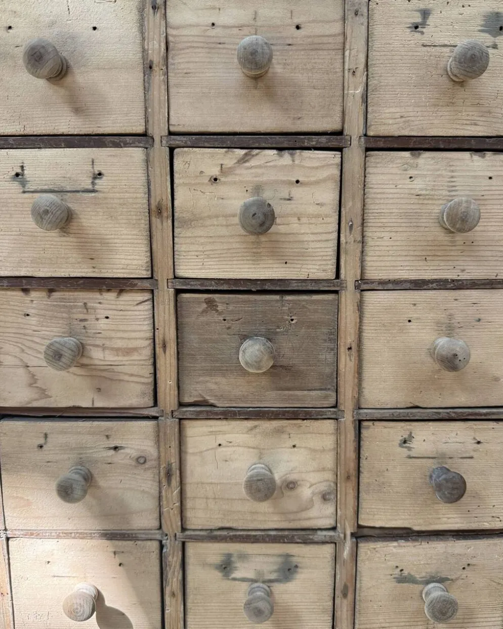 Meuble de métier à tiroirs, rénové