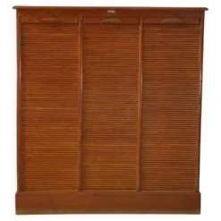 Meuble de notaire en bois à volet de la marque 