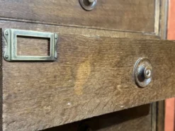 Meuble de notaire à 18 tiroirs en chêne et sapin début XXème