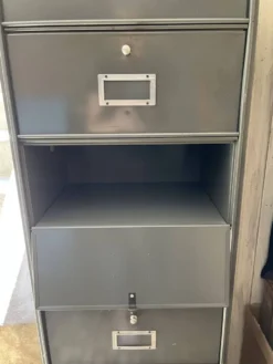 Meuble de postier