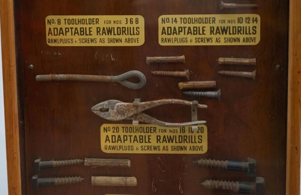 Meuble de présentation Rawl années 1950 avec tiroirs et vitrine