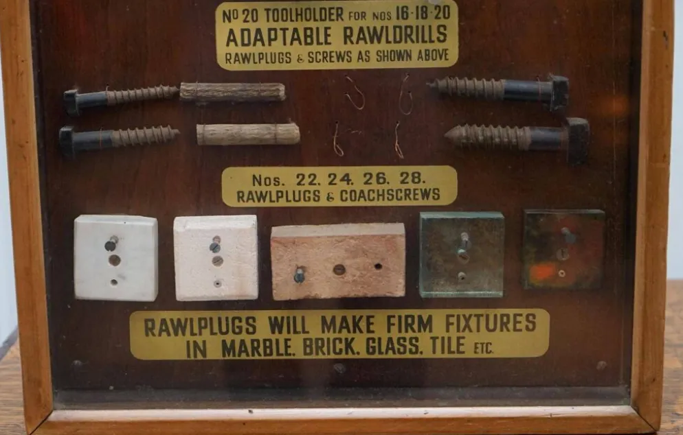 Meuble de présentation Rawl années 1950 avec tiroirs et vitrine