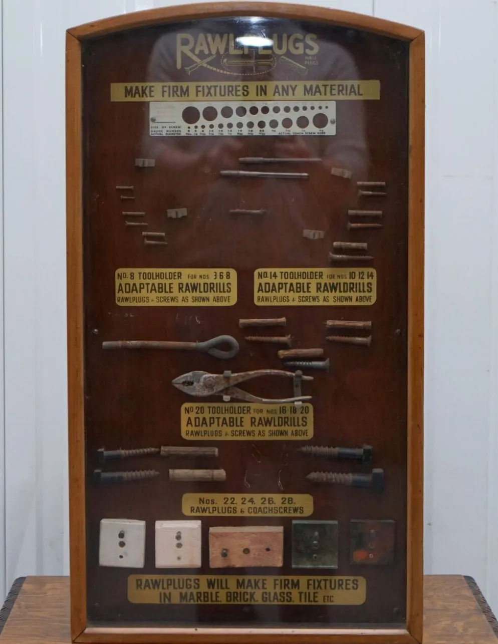 Meuble de présentation Rawl années 1950 avec tiroirs et vitrine