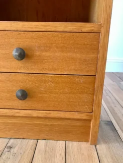 Meuble de rangement chêne années 50