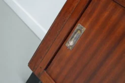 Meuble de rangement/d'apothicaire ou classeur vintage en bois dur hollandais du milieu du siècle
