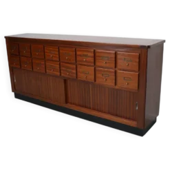 Meuble de rangement/d'apothicaire ou classeur vintage en bois dur hollandais du milieu du siècle