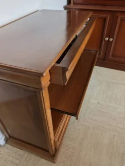 Meuble de rangement en bois de merisier