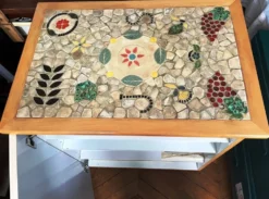 Meuble de rangement en chêne massif, plateau en mosaïque artisanale signée
