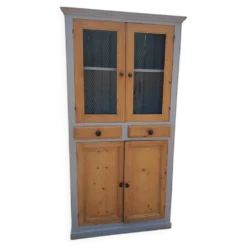 Meuble de rangement en sapin et peint en gris