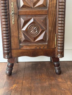 Meuble de rangement neo régionaliste