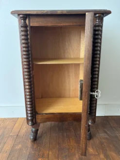 Meuble de rangement neo régionaliste