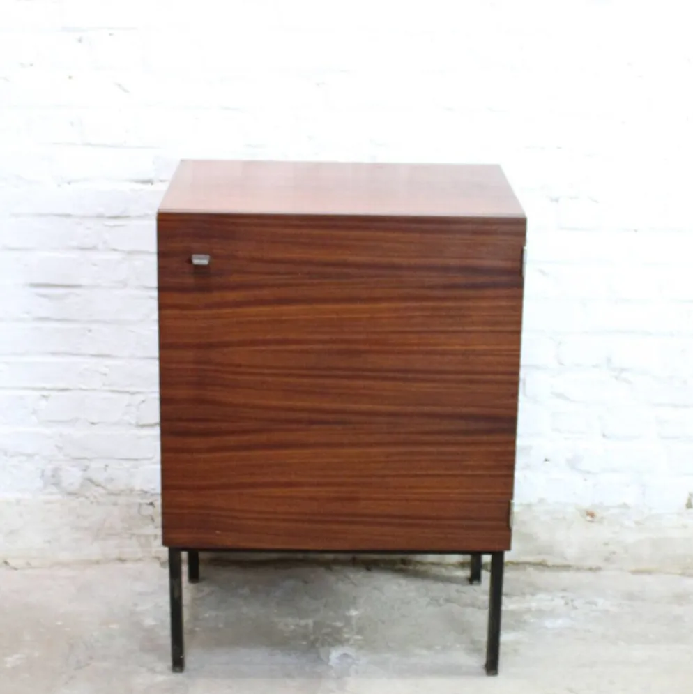 Meuble de rangement "660" par Pierre Guariche pour Meurop 1961
