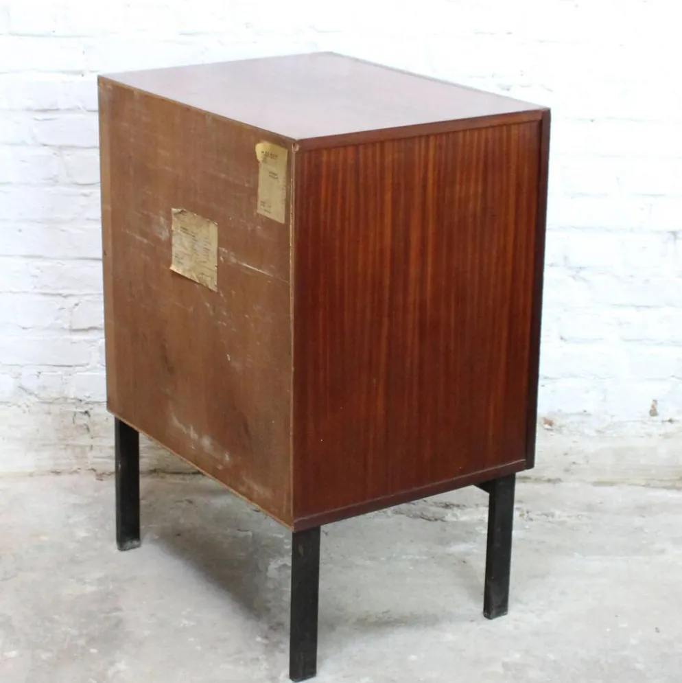Meuble de rangement "660" par Pierre Guariche pour Meurop 1961