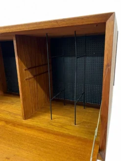 Meuble de rangement pour disques vinyles/lecteur de musique en teck par Poul Cadovius pour Cado, années 1960.
