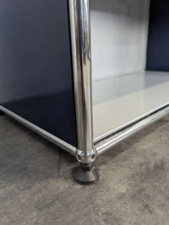 Meuble de rangement USM Haller bleu acier 4 cases ouvertes