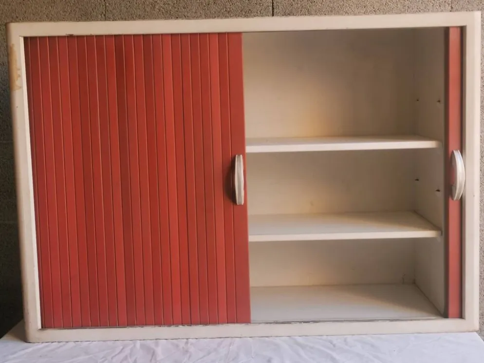 Meuble de rangement vintage "a rideau"