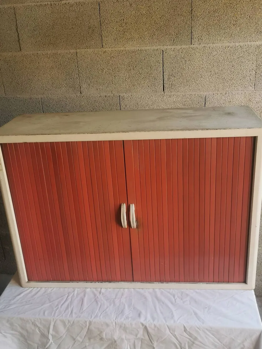 Meuble de rangement vintage "a rideau"