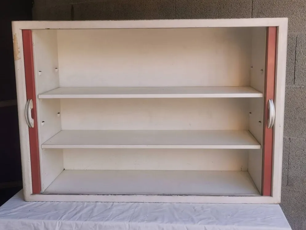 Meuble de rangement vintage "a rideau"