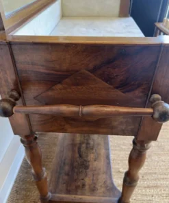 Meuble de toilette ancien avec marbre blanc et miroir