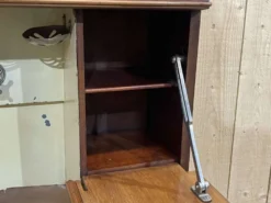 Meuble de toilette de cabine de bateau en acajou des années 30