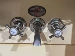 Meuble de toilette de cabine de bateau en acajou des années 30