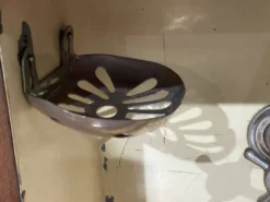 Meuble de toilette de cabine de bateau en acajou des années 30