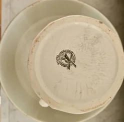 Meuble de toilette d'époque Napoléon III en noyer massif et marbre