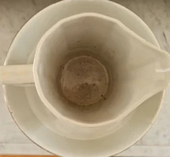 Meuble de toilette d'époque Napoléon III en noyer massif et marbre