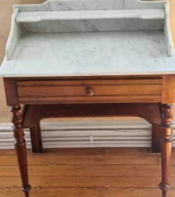Meuble de toilette d'époque Napoléon III en noyer massif et marbre