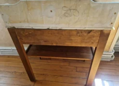 Meuble de toilette d'époque Napoléon III en noyer massif et marbre