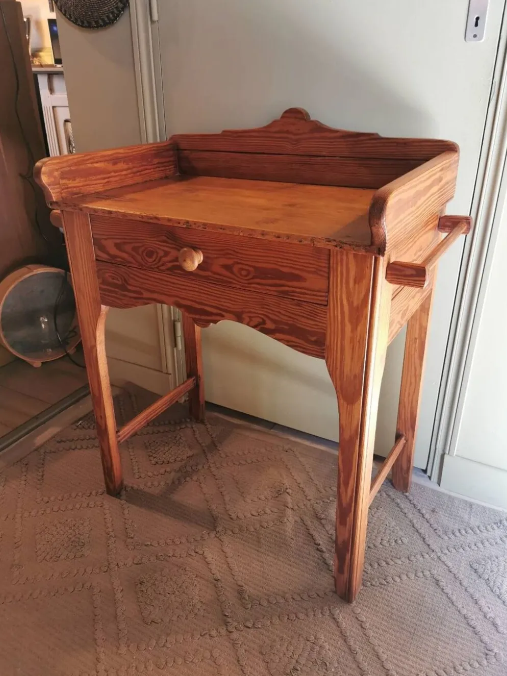 Meuble de toilette Pitchpin 1905