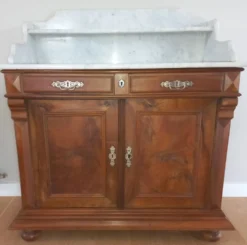 Meuble de toilette époque Empire en noyer massif et marbre blanc