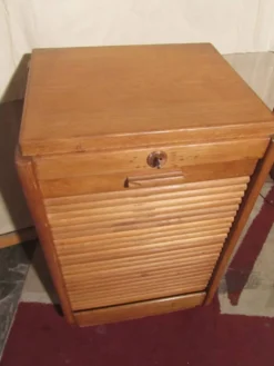 Meuble en chêne porte rouleau années 50