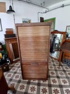 Meuble en chêne à rouleau