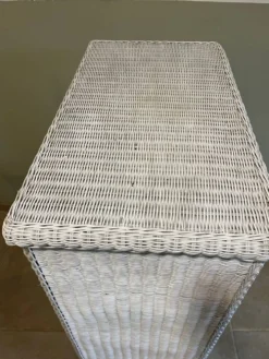 Meuble en osier blanc