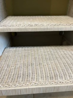 Meuble en osier blanc