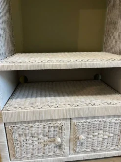 Meuble en osier blanc