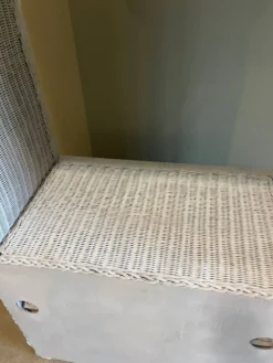 Meuble en osier blanc