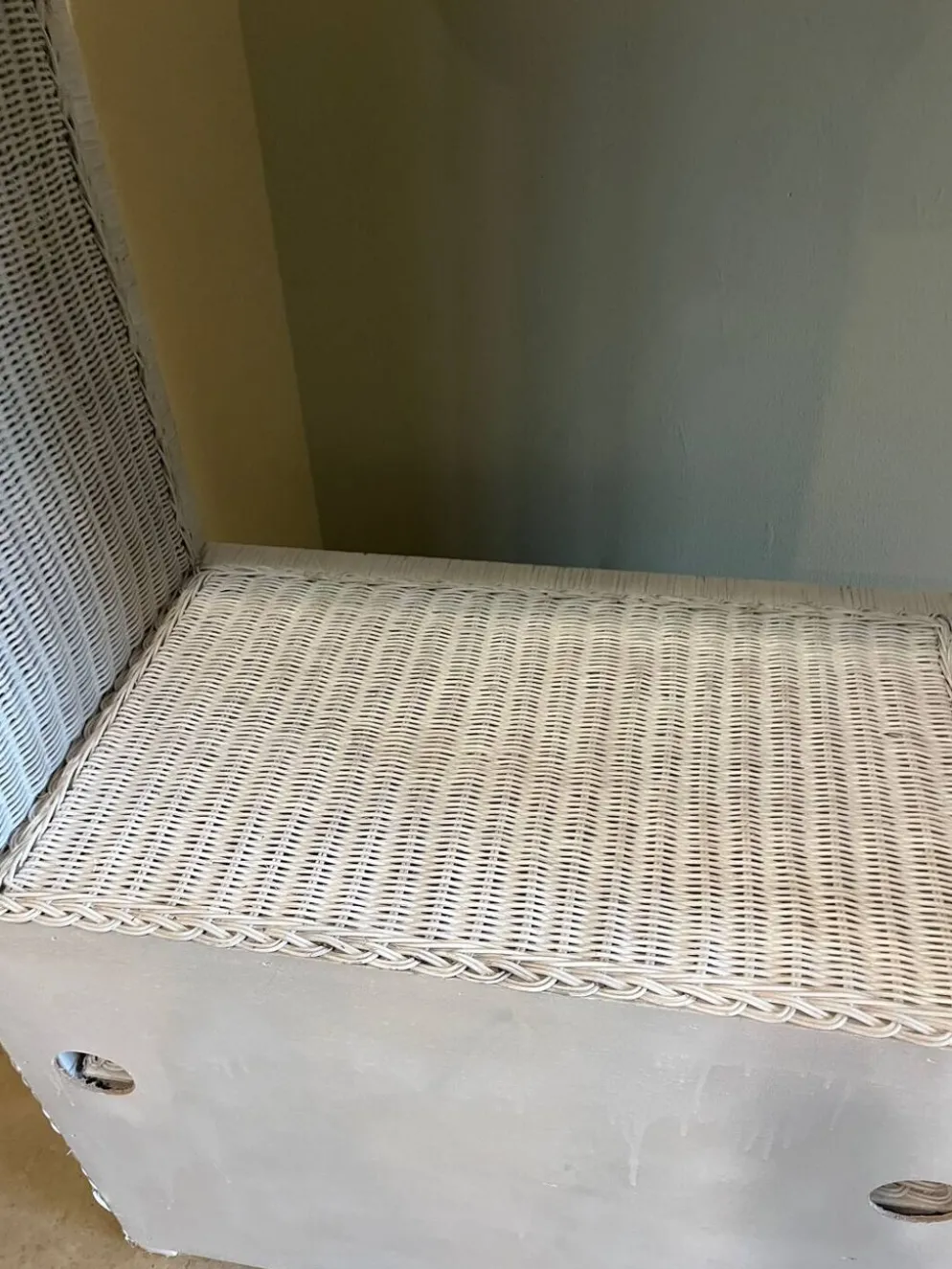 Meuble en osier blanc