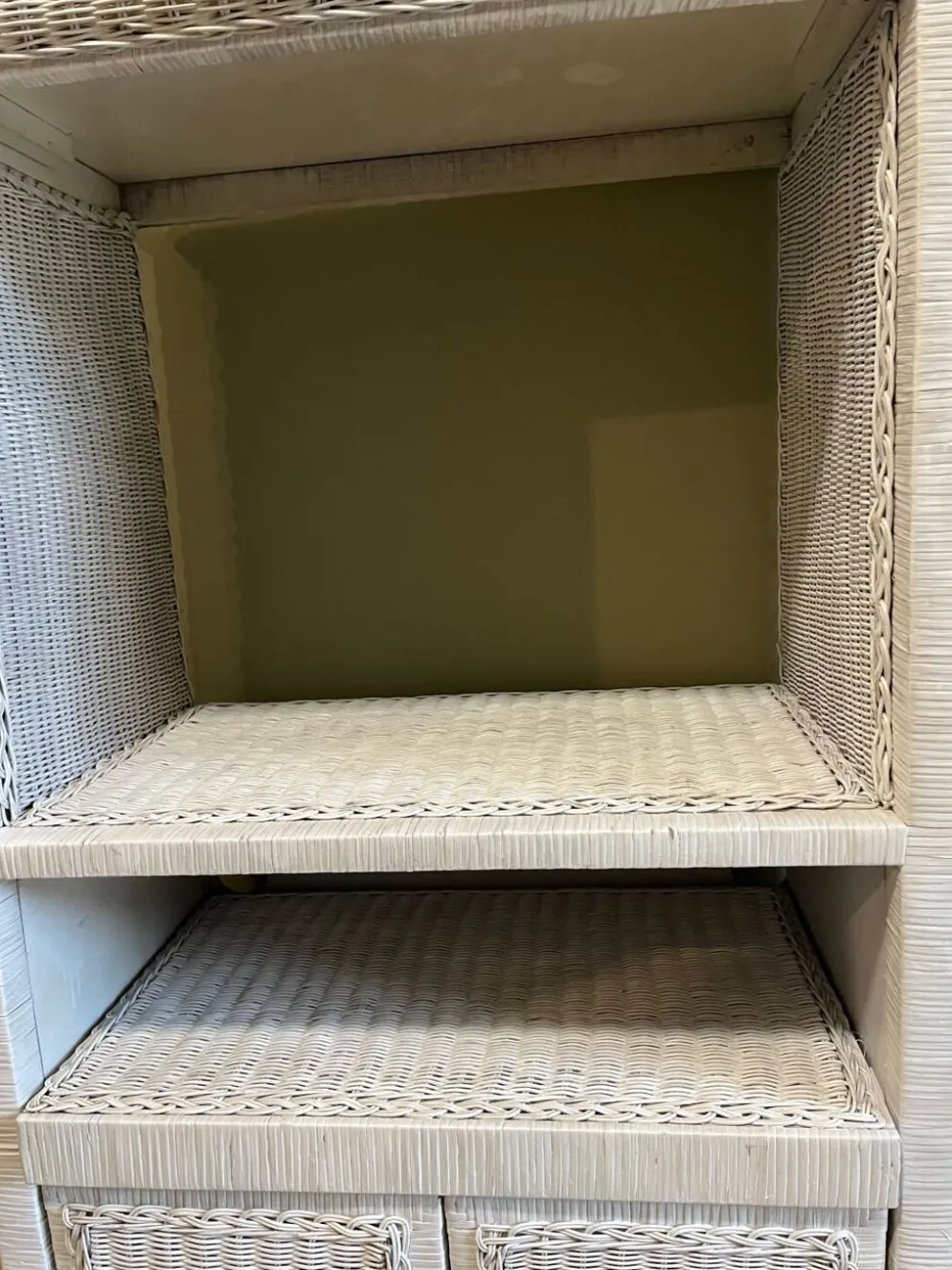 Meuble en osier blanc