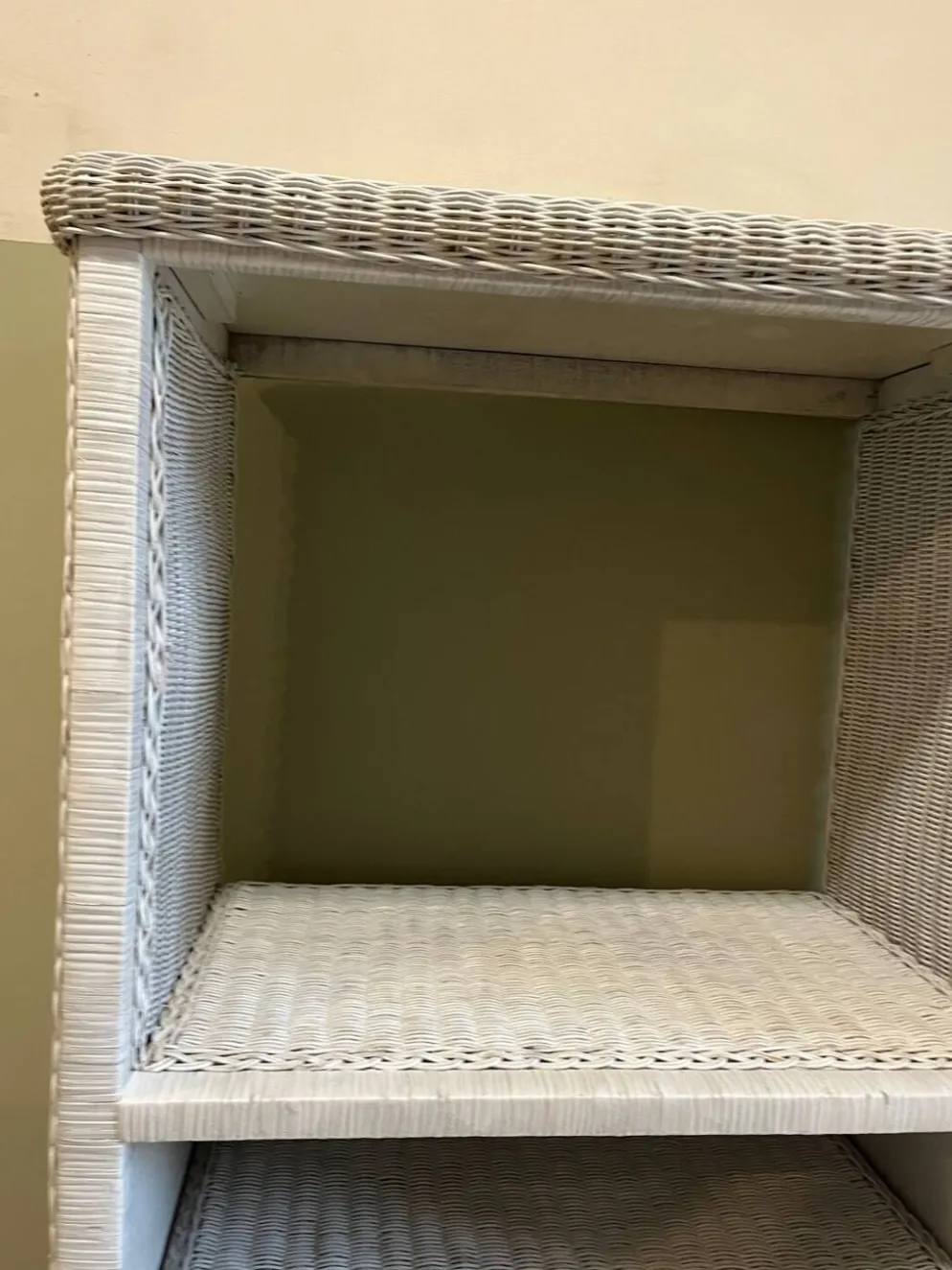 Meuble en osier blanc